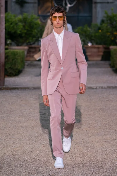 Look 13